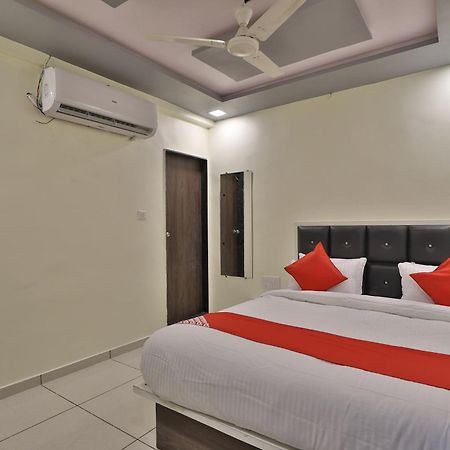 Hotel O Sunway Ахмедабад Экстерьер фото